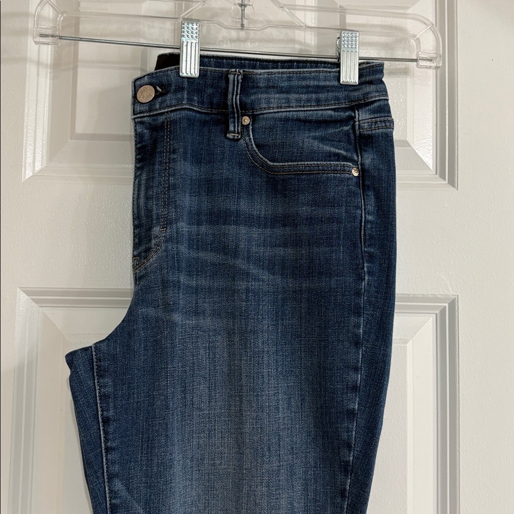 White House Black Market Mid-Rise Slim Boot Everyday Soft Jeans - Picture 3 of 11